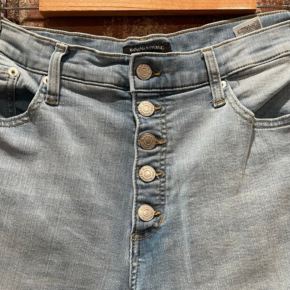 Banana Republic High-Rise Light Wash Button-Fly Wide-Leg Jeans Size 31/12 - Picture 6 of 6